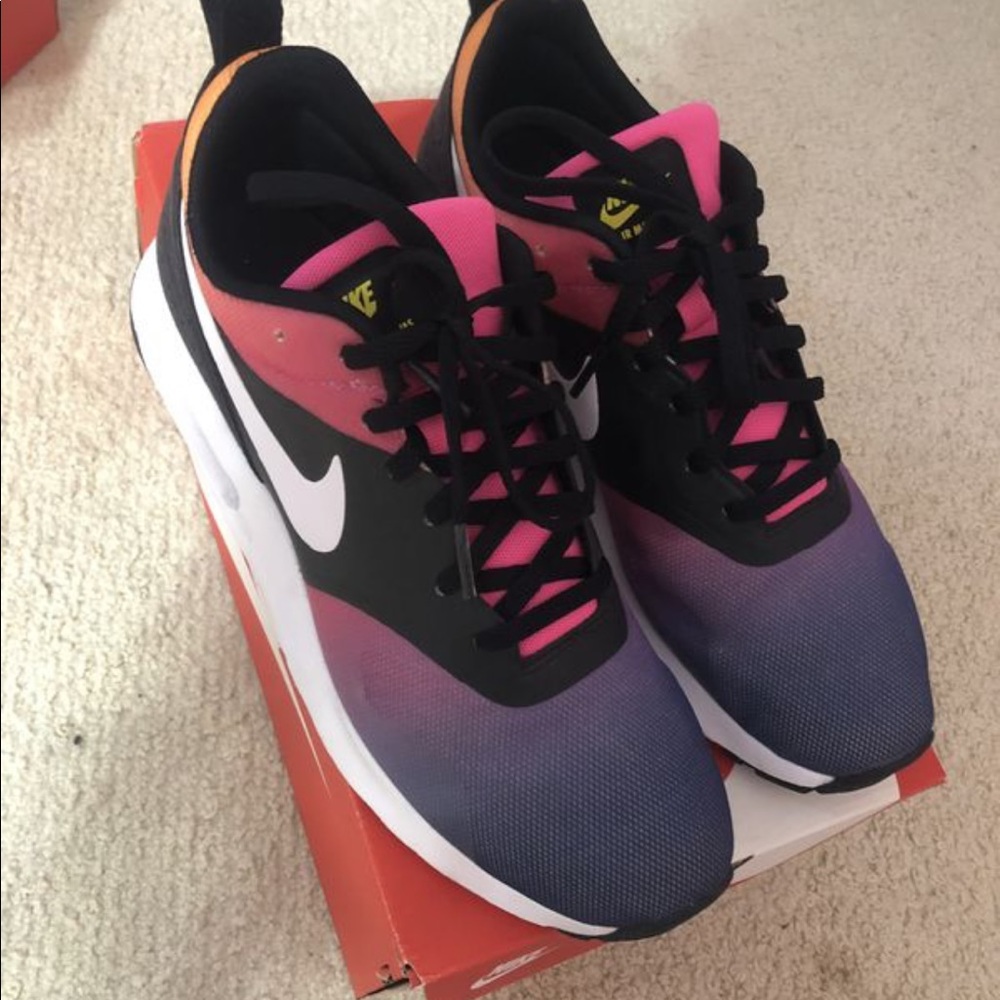 Nike Air Max Tavas SD